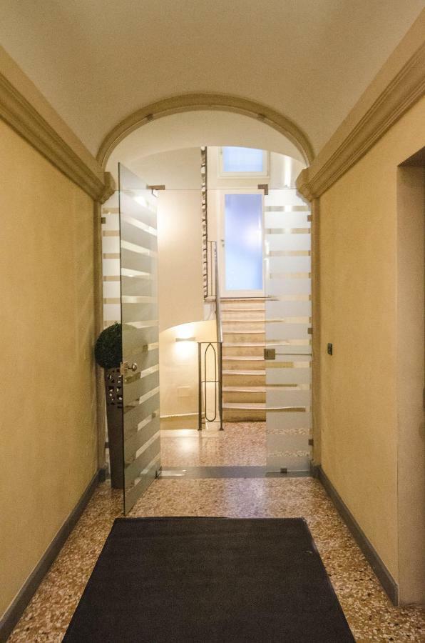 Azeglio Apartment, A Due Passi Da Piazza Maggiore Bolonya Dış mekan fotoğraf